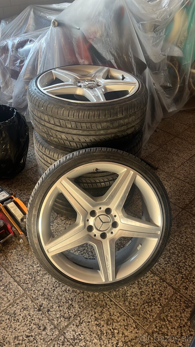 245/35 r19 amg