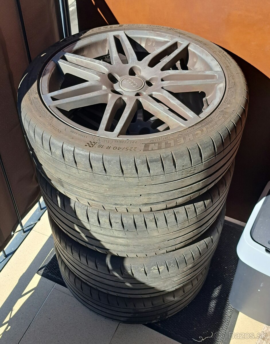 Elektróny Audi 225/40 R18