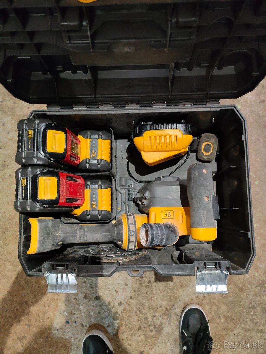 DeWalt Flexvolt DCG200T2 aku fréza+vysávač DCV586MN