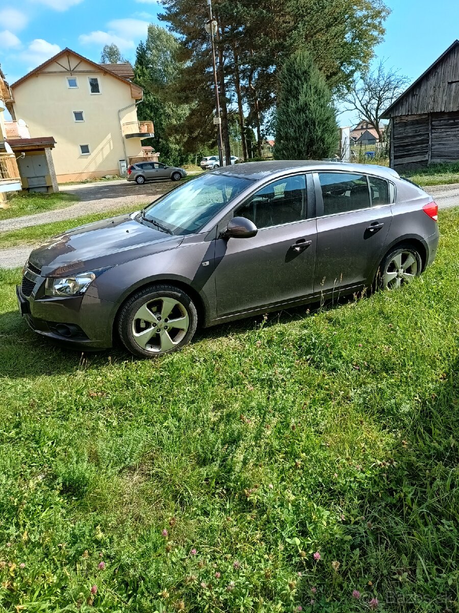 Chevrolet Cruze, benzín , r.v.2012, 1976cm3, 104 kw,