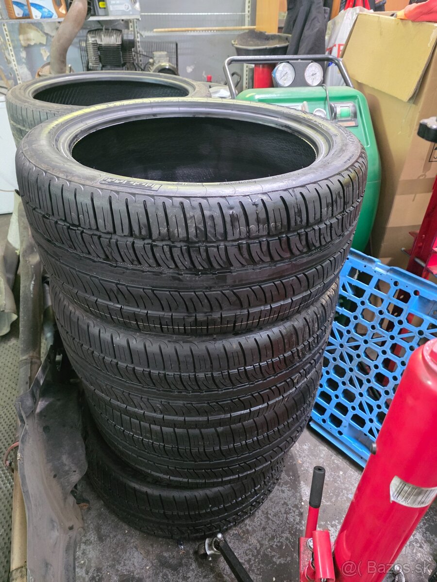 295/40/R22 Pirelli