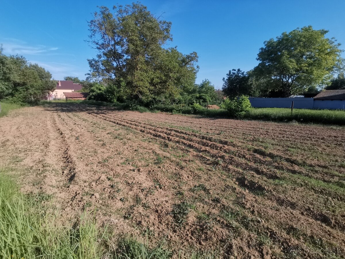 Horné Štitáre - rovinatý a slnečný stavebný pozemok