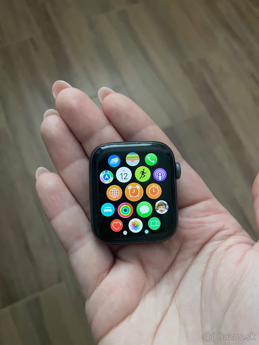 Apple Watch 4 Space Grey