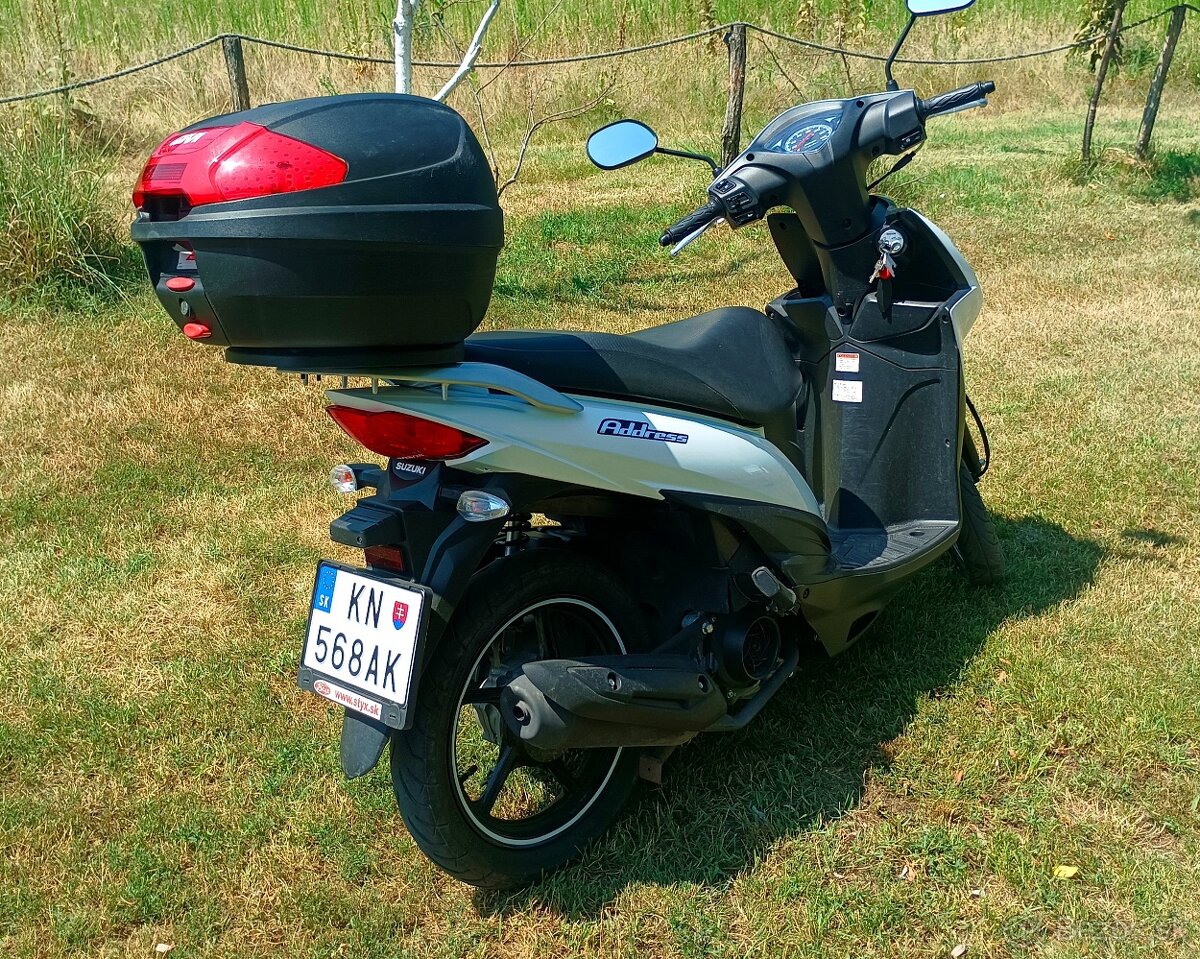 SUZUKI SKÚTER