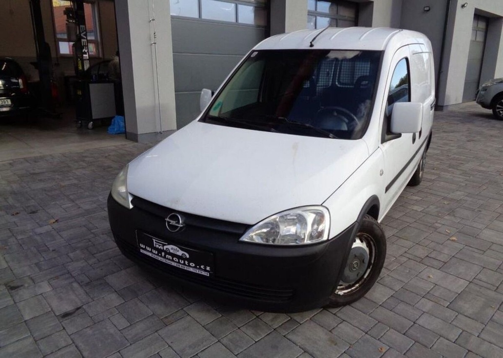 Opel Combo 1.3 Tažné zařízení benzín manuál 66 kw