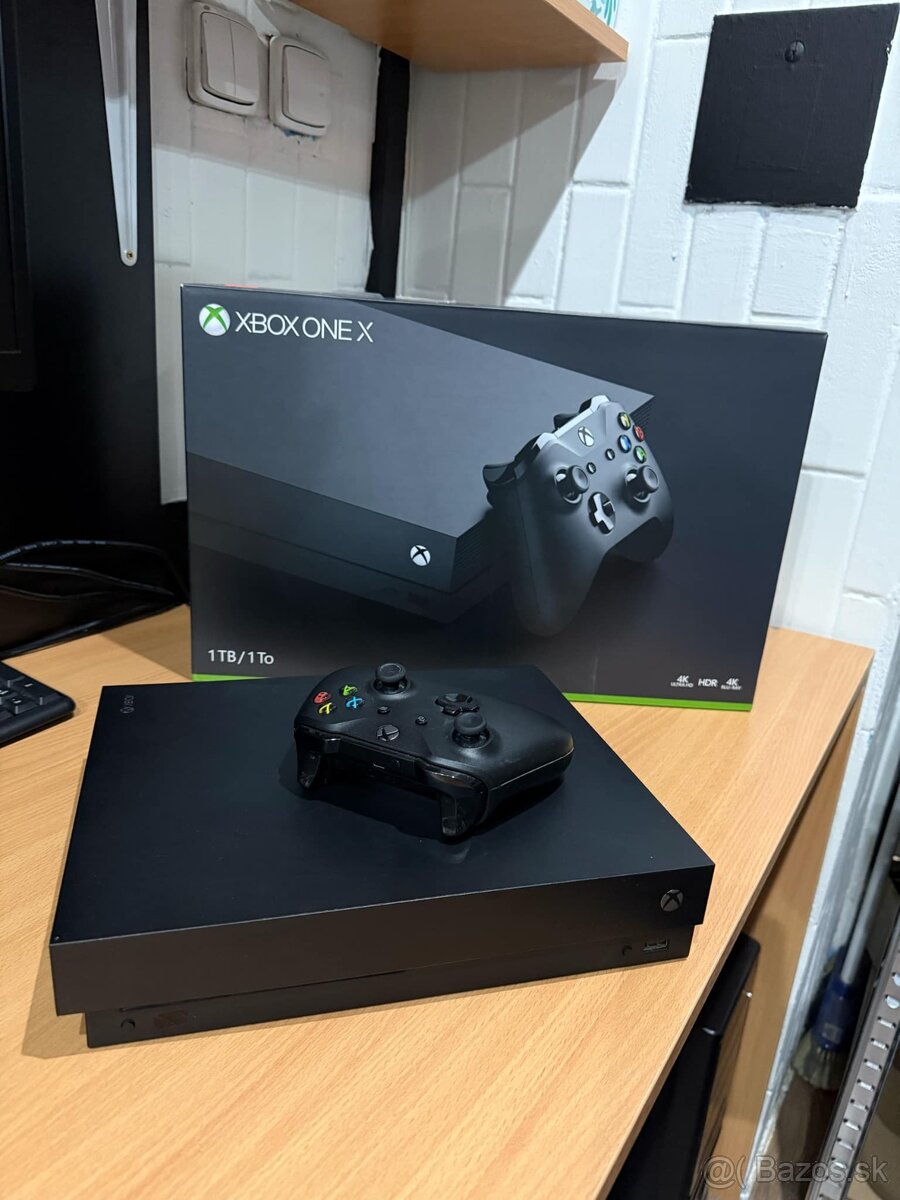 Xbox One X 1TB