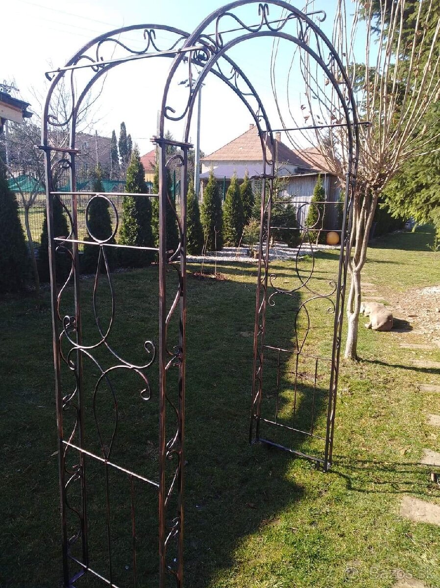 Pergola na ruže.