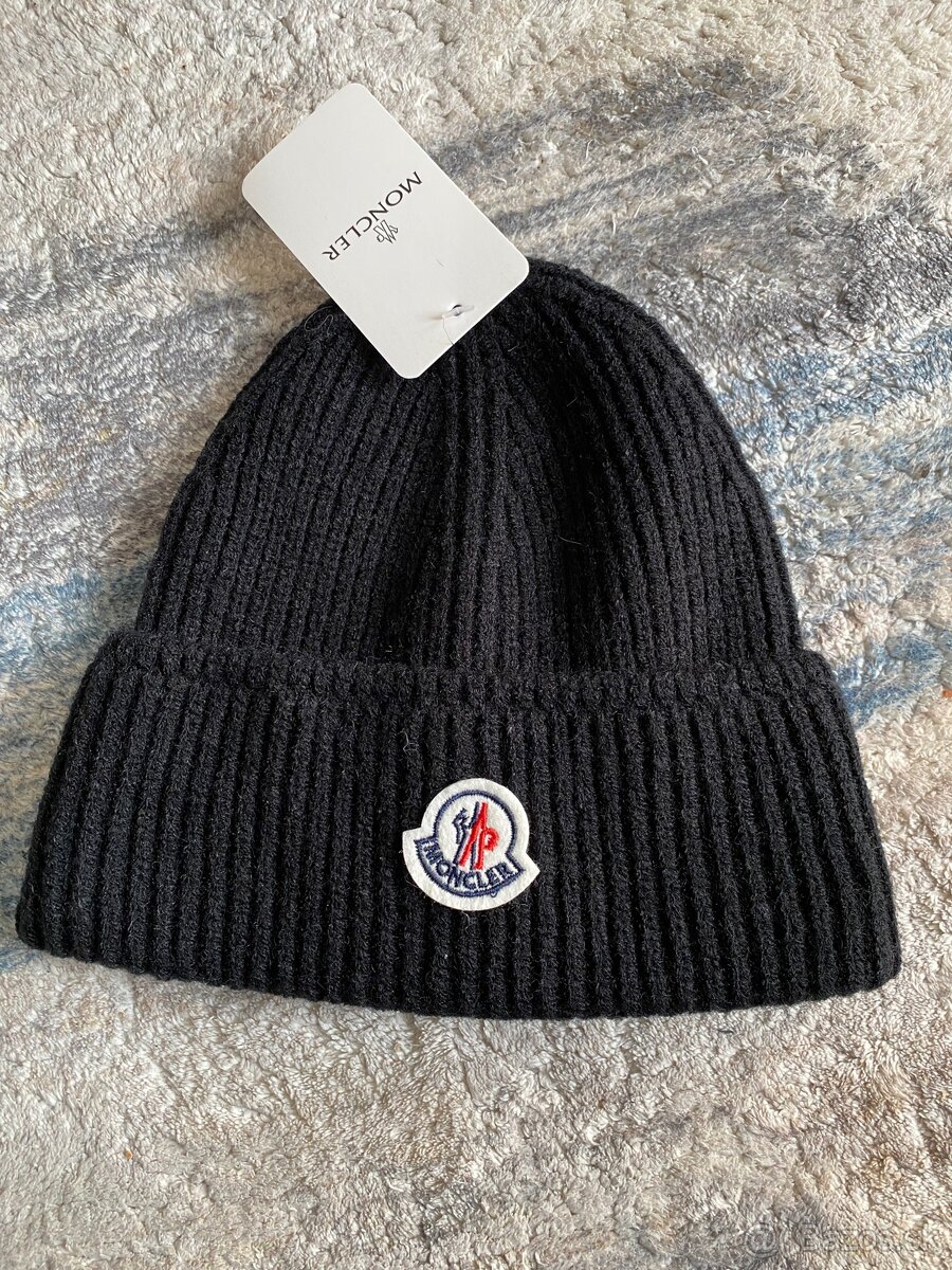 Moncler zimna čiapka