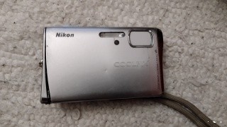 NIKON Coolpix s príslušenstvom. Zadný displej