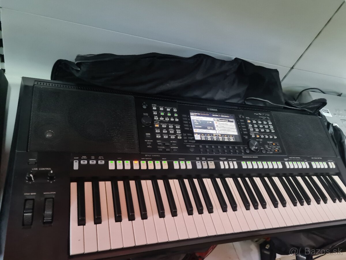 Klávesy Yamaha PSR S775