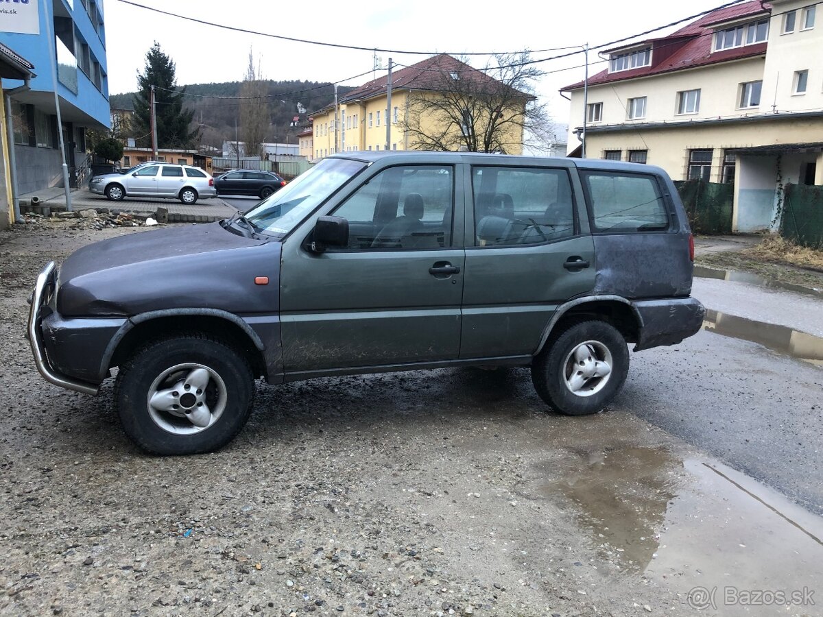 Nissan Terrano 2   2,7 74KW