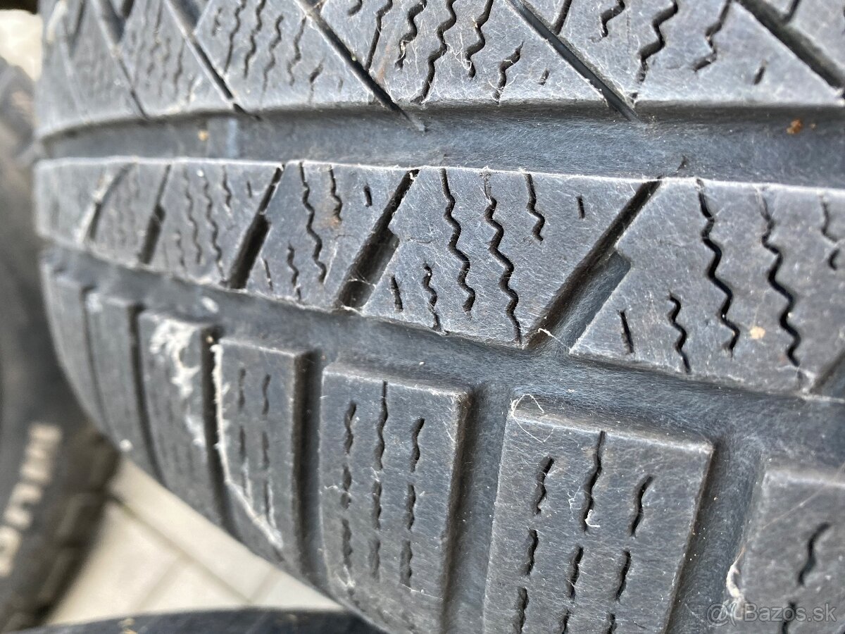 Predám Pneu 235/65r17