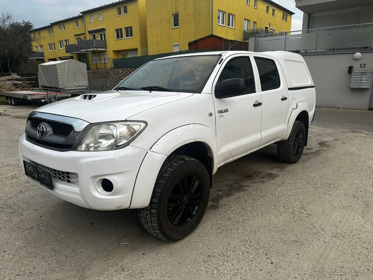 TOYOTA HILUX 2,5 DIESEL 4X4 ROK 2011