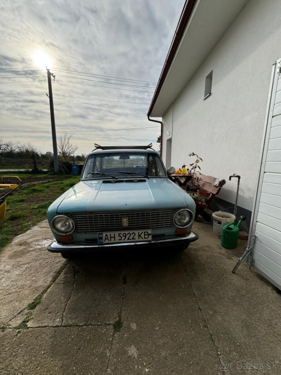 Lada 21011