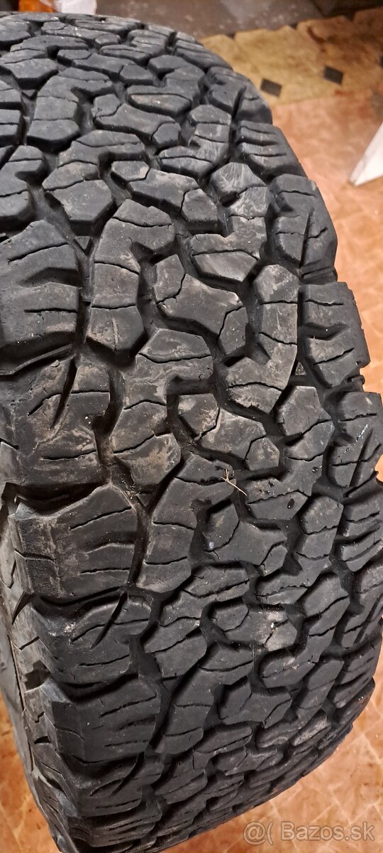 Predám  pnematiky 255/70R16