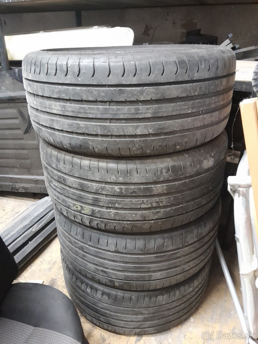 Predám letné gumy 225/40 r18