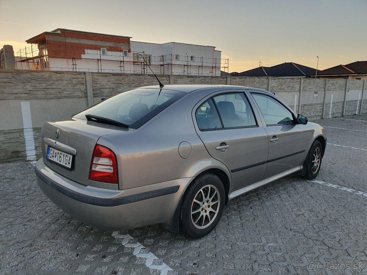 Škosa Octavia 1 AA Sedan