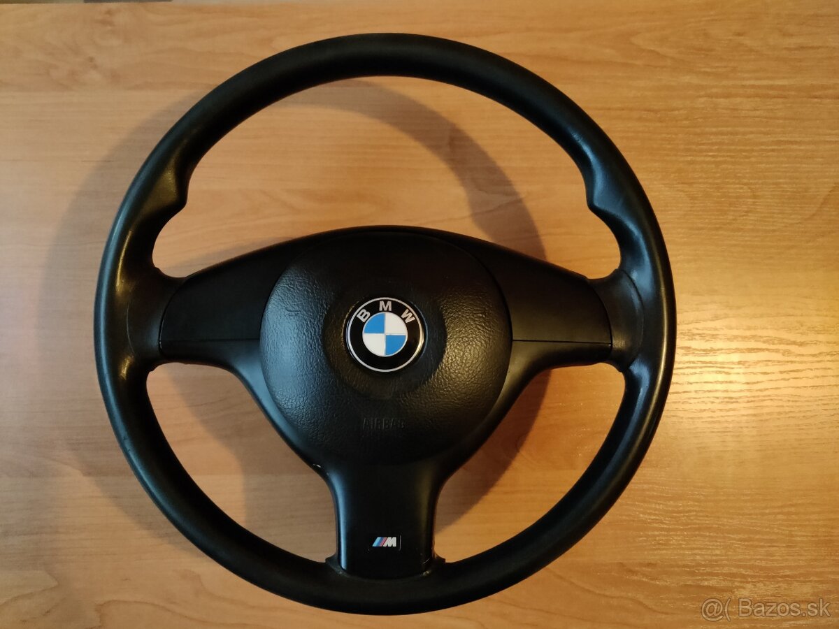 BMW trojramenný volant