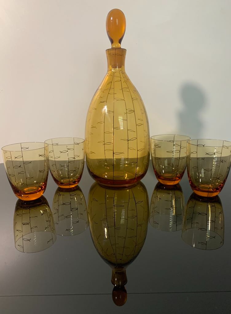 Nadherná nepoškodená karafa z medového skla plus 4 poháriky