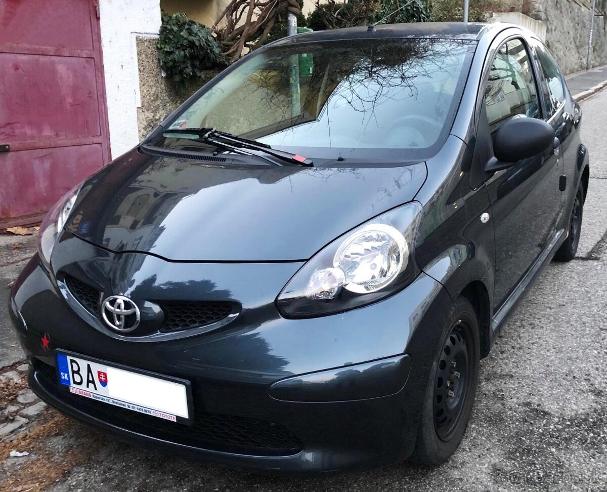 TOYOTA AYGO male auto do mesta malo najazdenych km