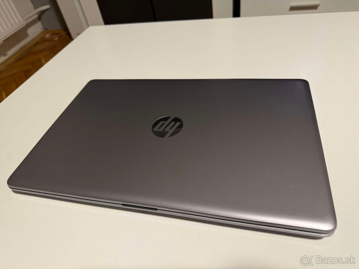 Notebook HP + taška na notebook zdarma