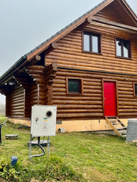 5 izb.chata pod lesom. 114m2, pozemok 600m2, voda, elektrina