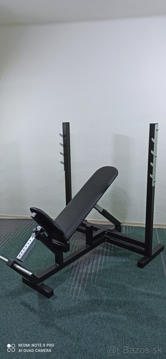 Bench press hore hlavou a v rovine