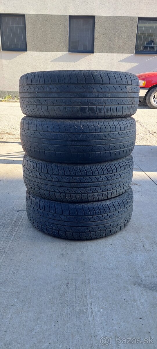 4ks celosezónne pneu 215/65 r16