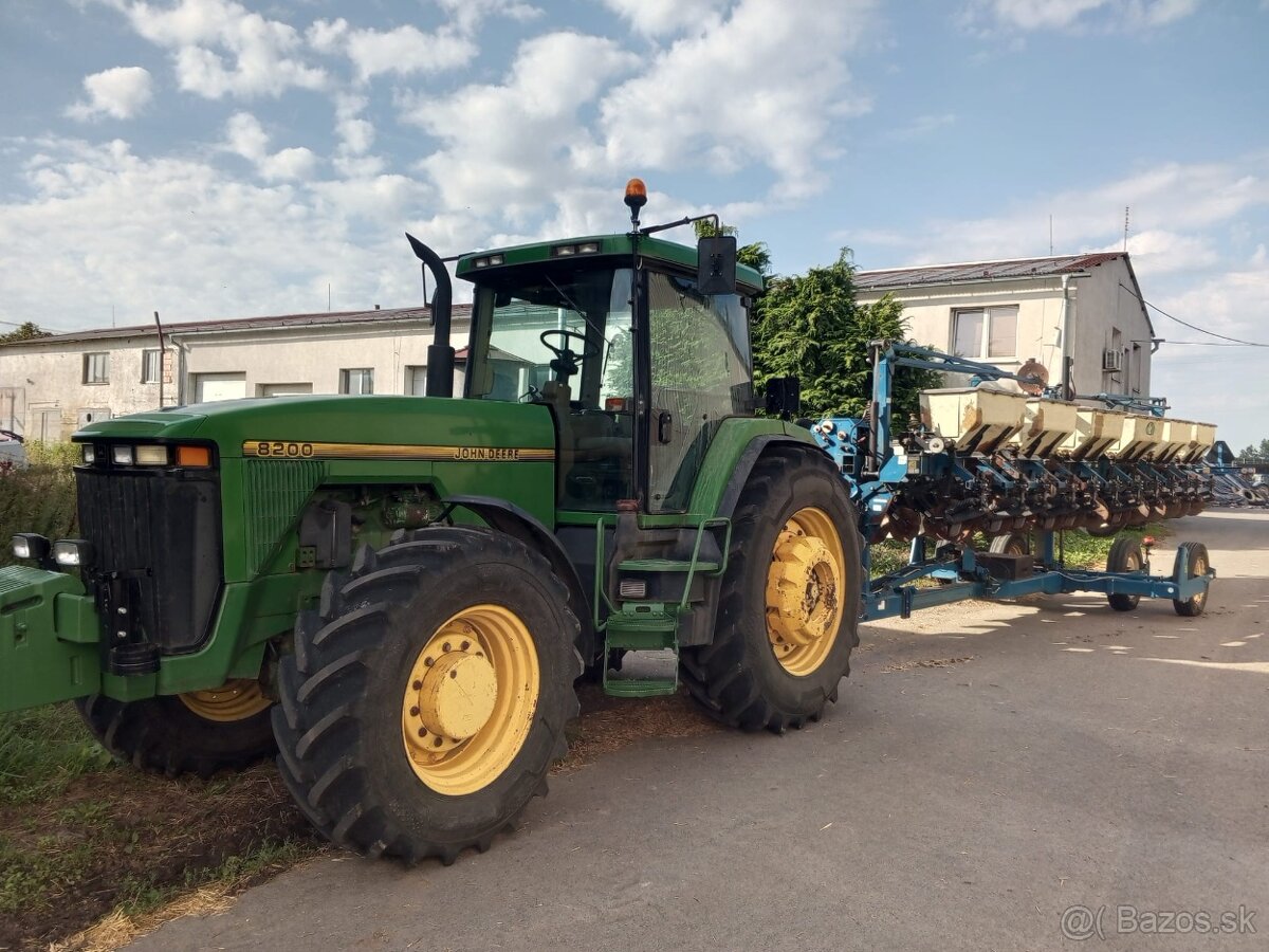 JOHN DEERE 8200 traktor