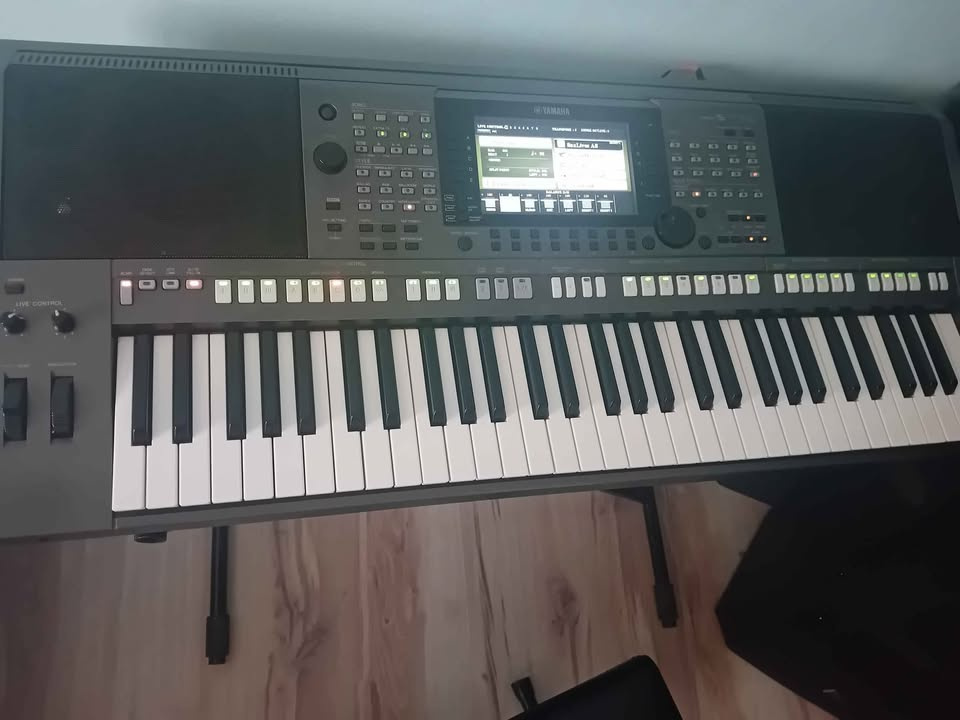 Yamaha Psr s770