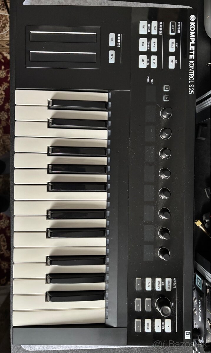 NI Komplete Kontrol S25