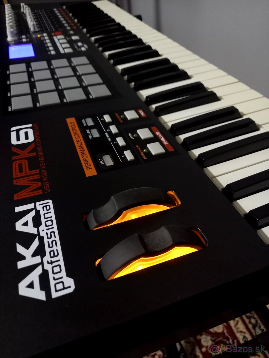 KLavesy Akai MPK 61 Professional