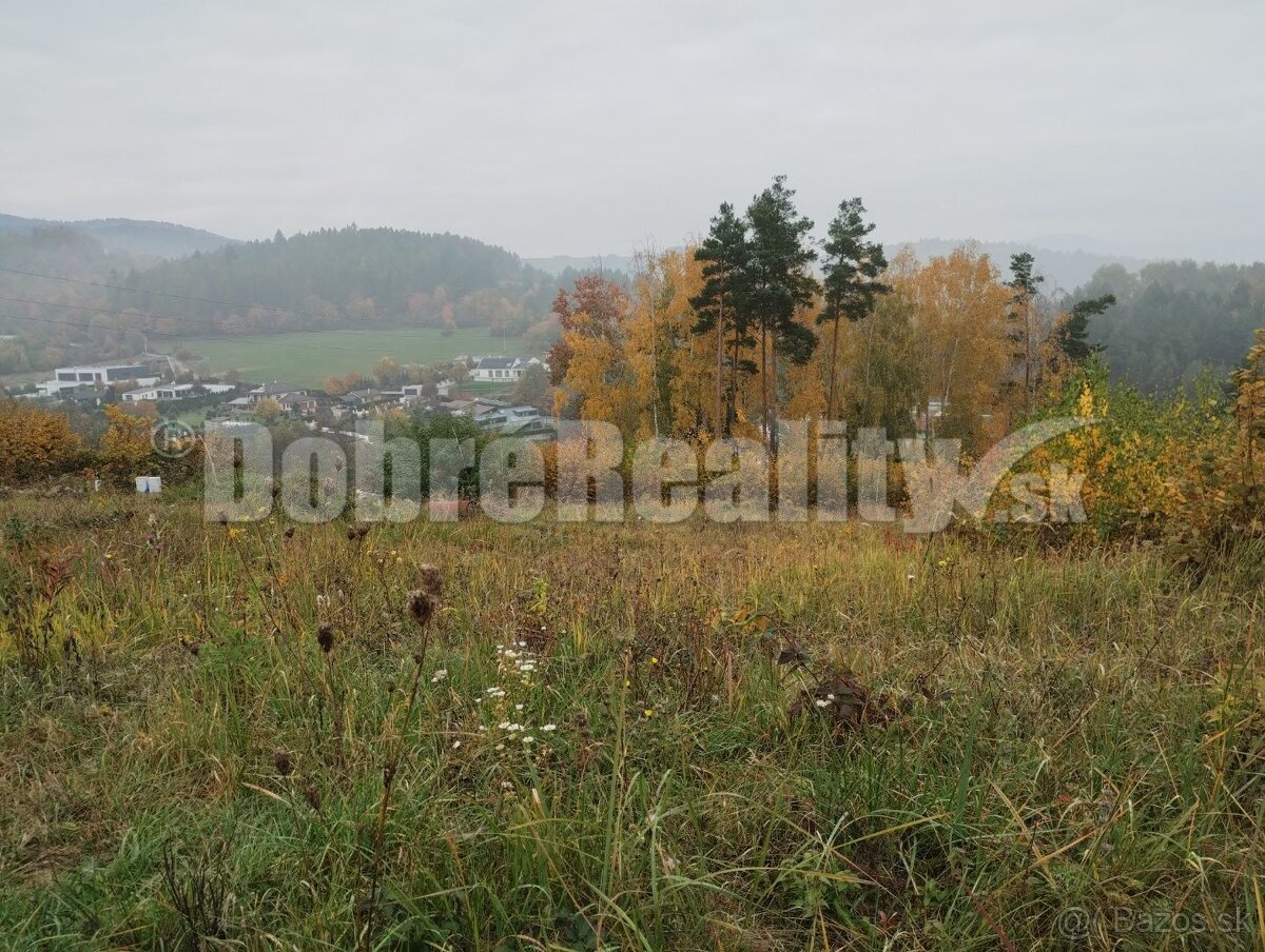 PREDAJ: Pozemok pre rodinný dom, 754 m2, Badín - Pekný vŕšok