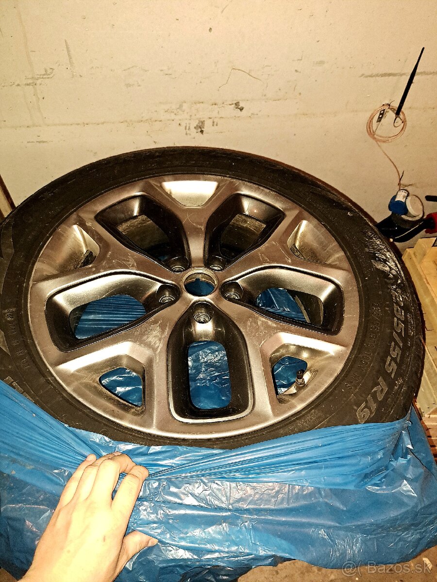 Kia sorento 235/55r29