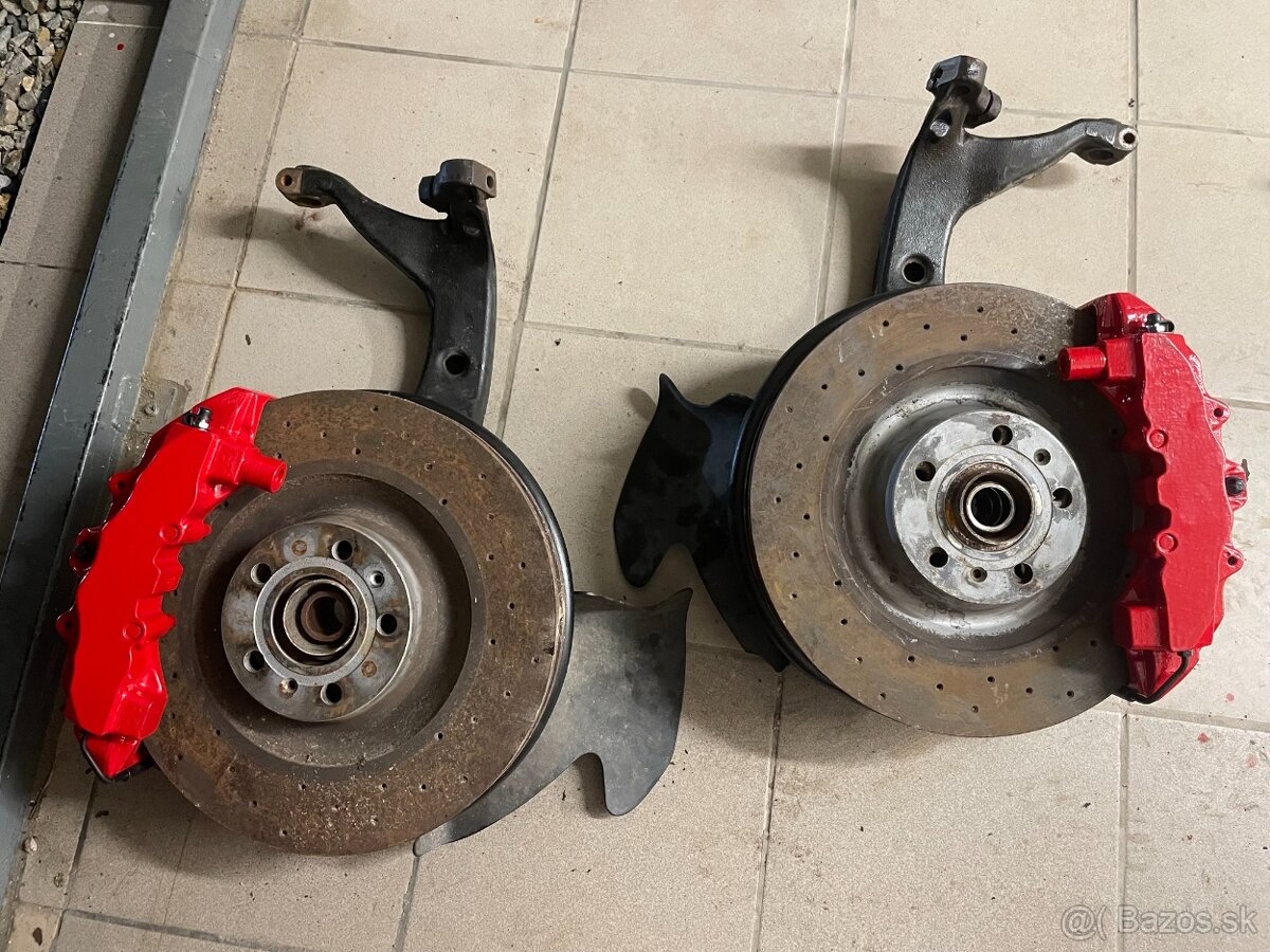 Brembo 8 Piestikové strmene Big Brake Kit