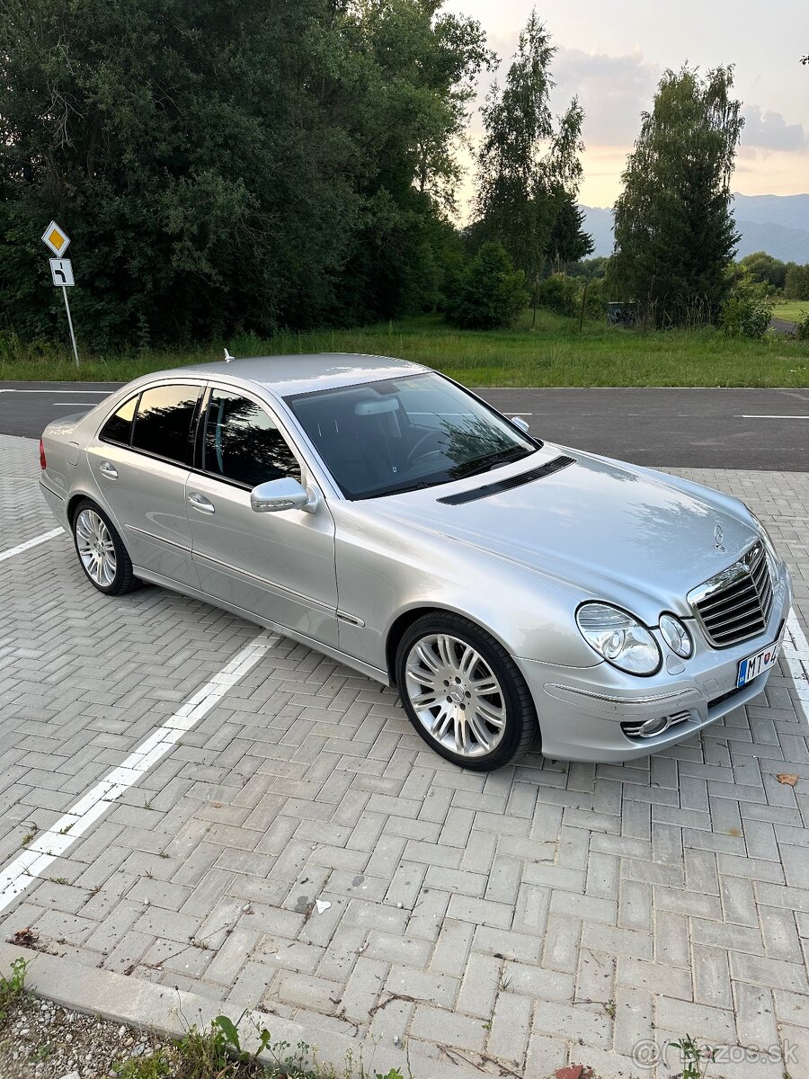 Mercedes-Benz E320 W211