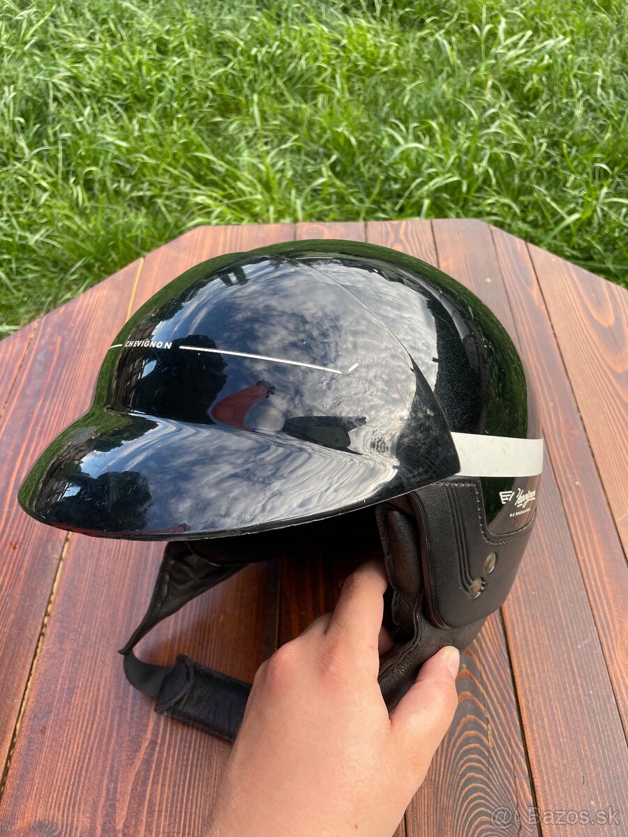 PREDÁM vintage moto helmu Casque Chevignon