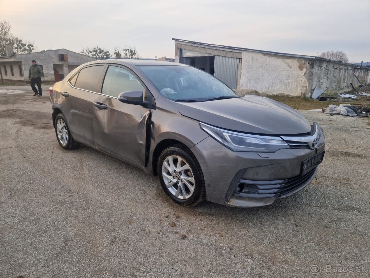 Rozpredám na náhradné diely Toyota Corolla 2016