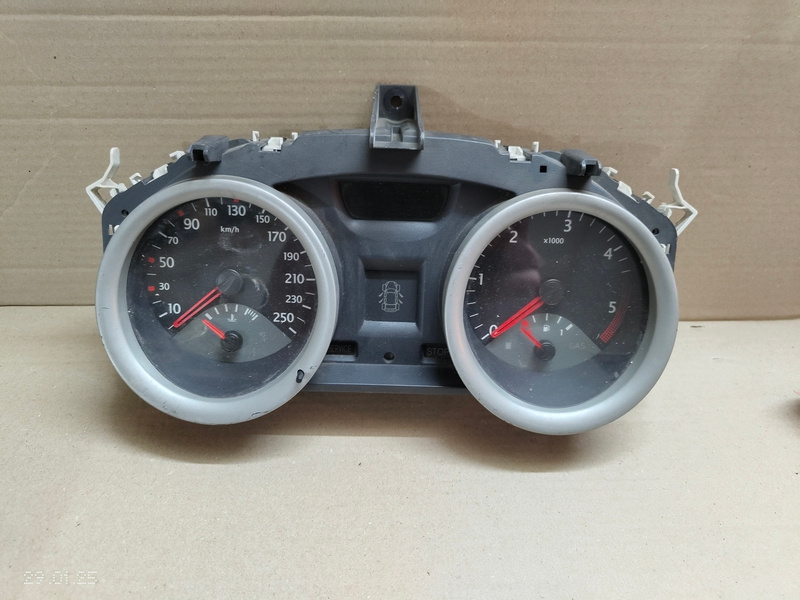 tachometer Renault Megane II  8200399693 30€