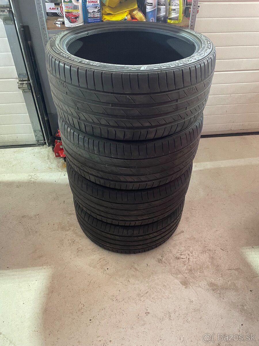 Kumho Ecsta PS71 285/35 R22