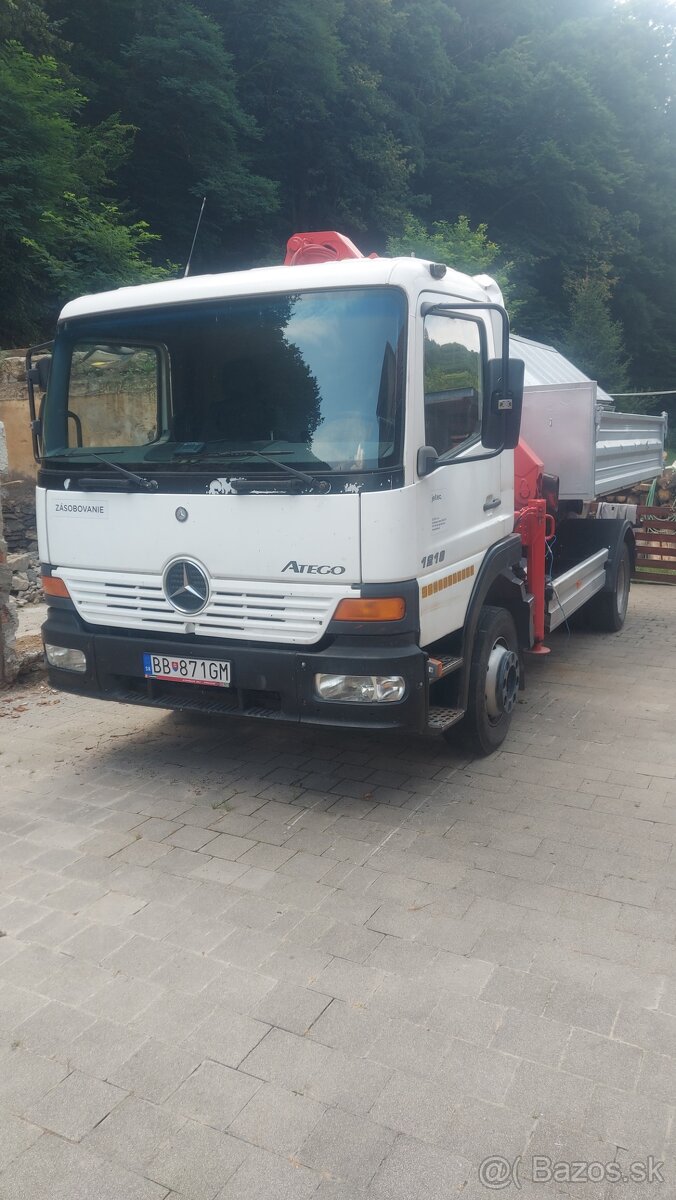 Predám Mercedes Atego 1218 hakovy nosič s hydravlickou rukou