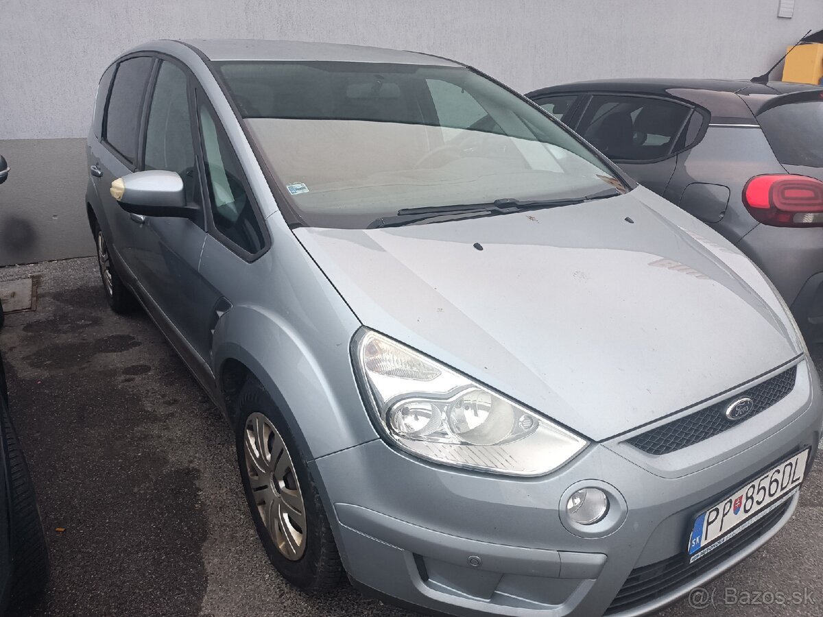 Ford S Max na opravu