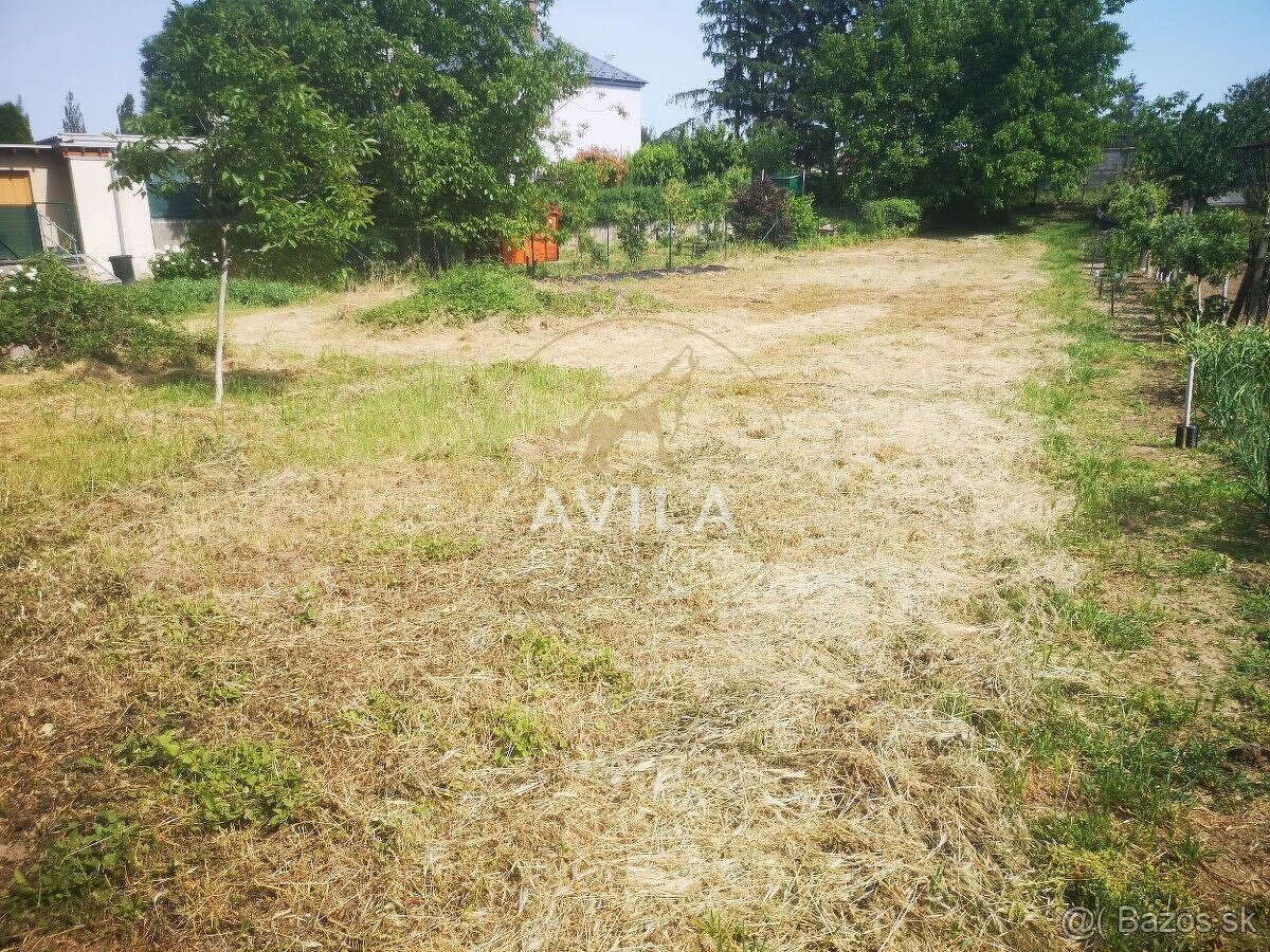 NA PREDAJ: úžasná záhrada 752m2 v intraviláne - Suchá nad Pa