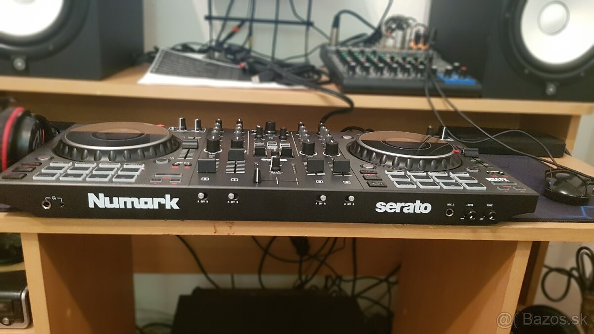 numark ns4fx dj konzola