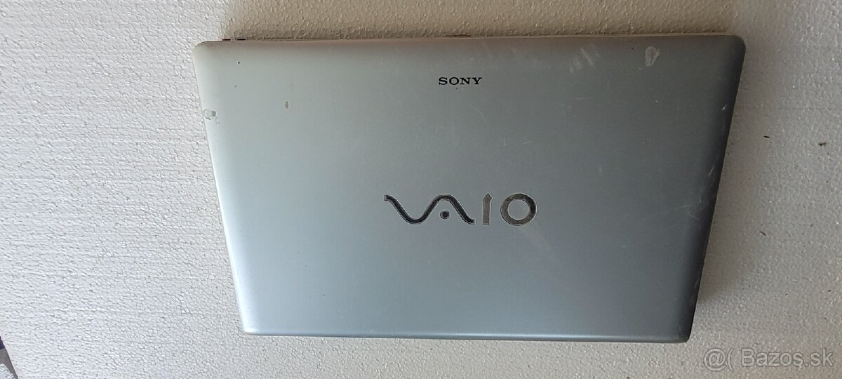 Predam sony vaio VPCEB1E1E