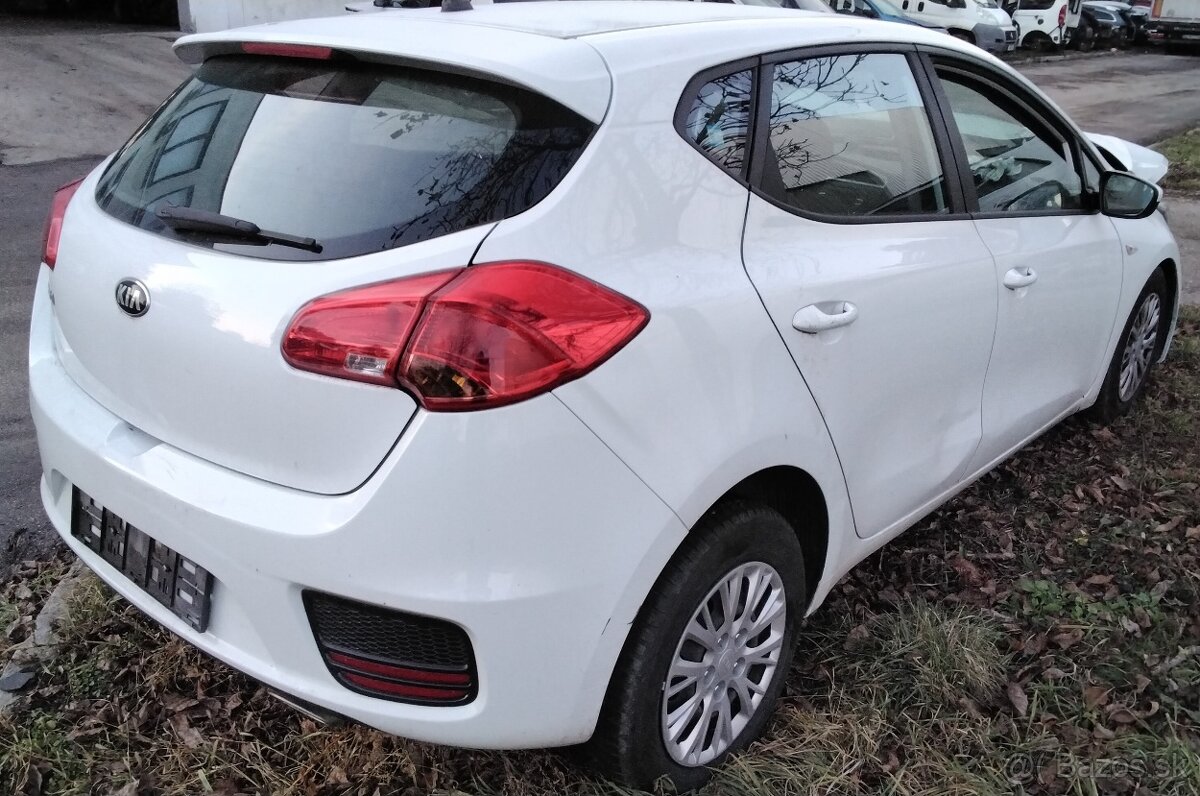 Kia Ceed 1.4 2017 predám  MOTOR G4LC,  PREVODOVKA MANUÁL,  D