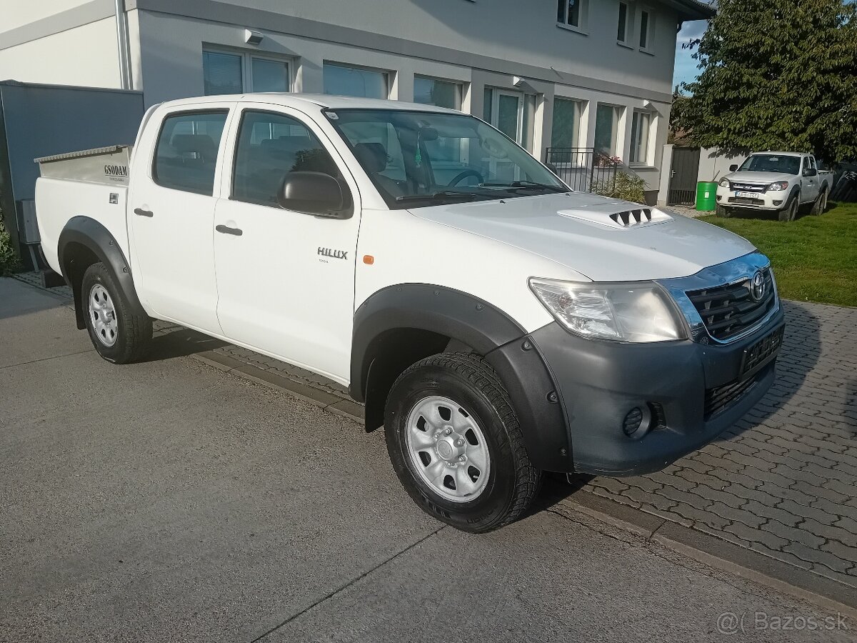 Toyota Hilux DC 2.5 I D-4D Terra