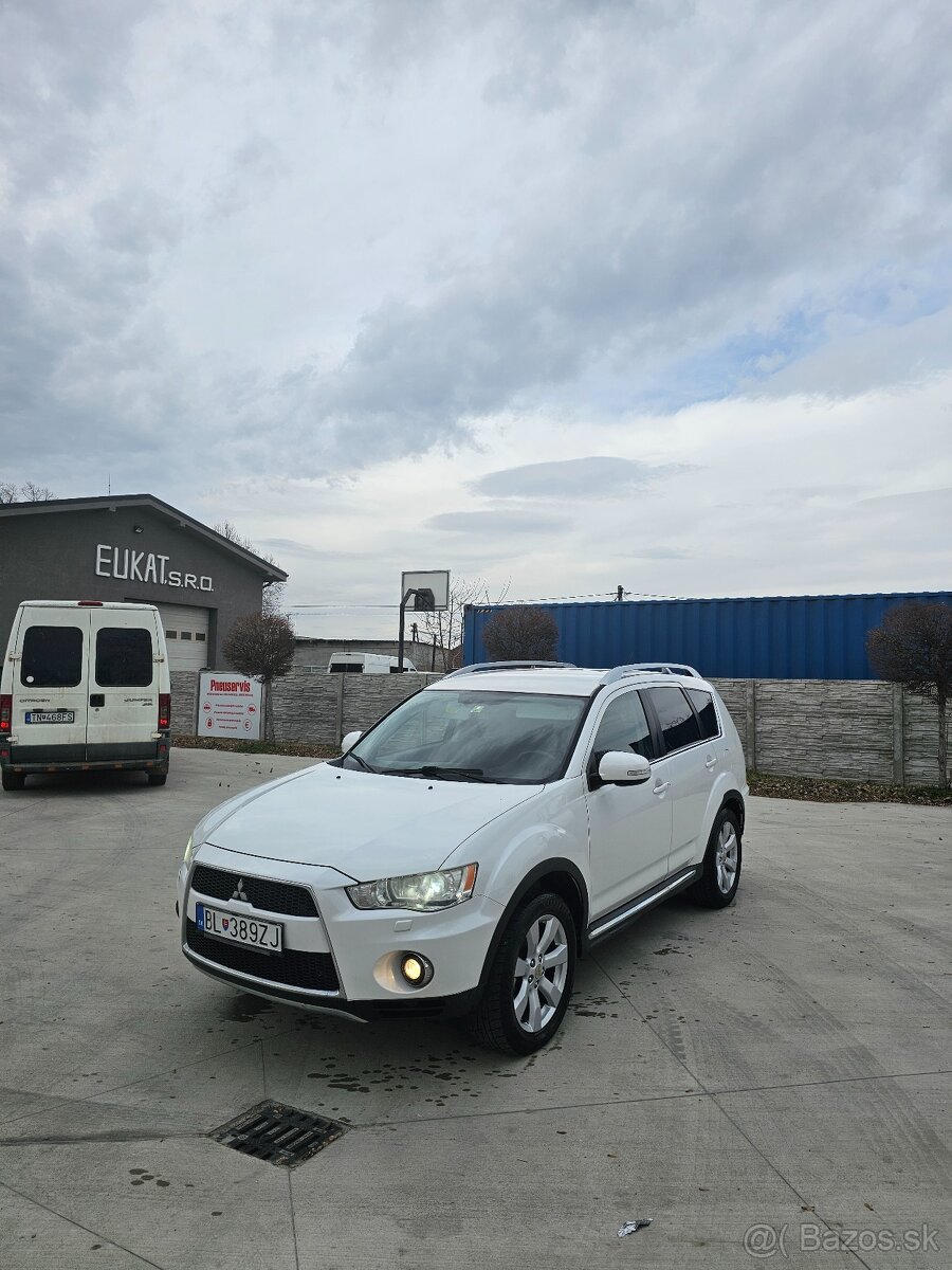 7 miestne SUV MITSUBISHI OUTLANDER 2.2 DI-D  6 Rych manual