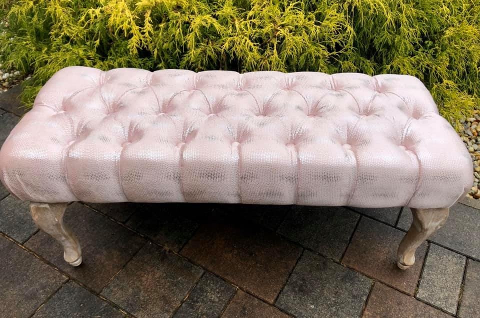 Chesterfield lavica ruzova so striebornou nitou 100 cm