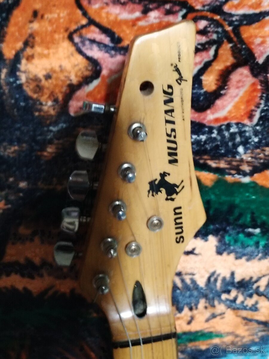 Predám gitaru sunn mustang fender